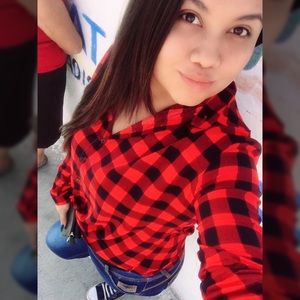 Meet your Posher, Adela